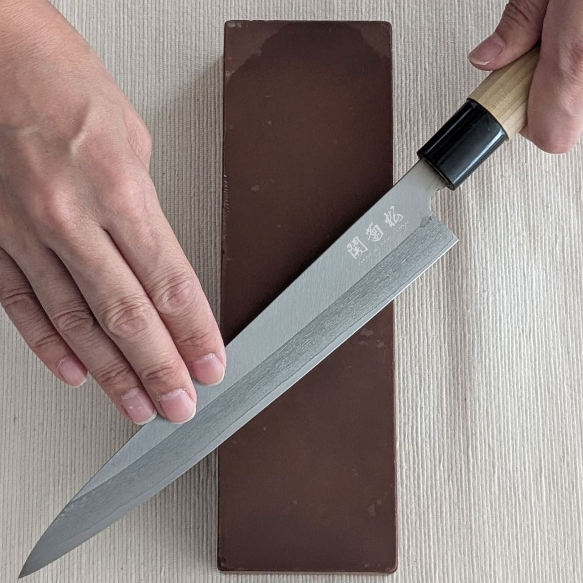 関菊松 左利き 刺身包丁 210mm 白二鋼/朴の木